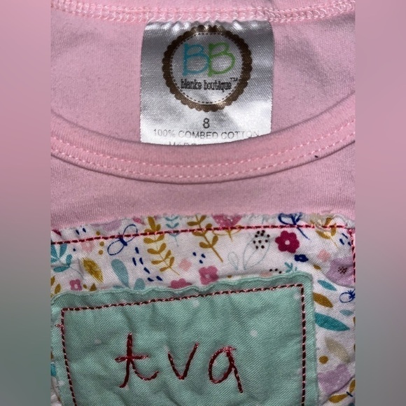 Boutique t-shirt that says Ava - Picture 4 of 4